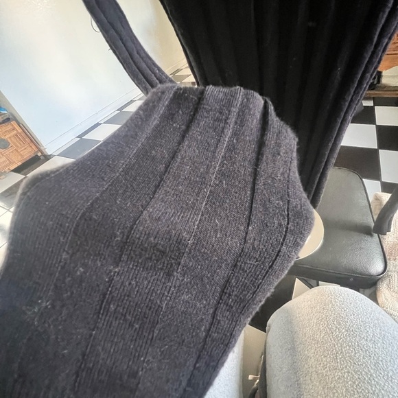 St. John Tuttle neck - Picture 2 of 5